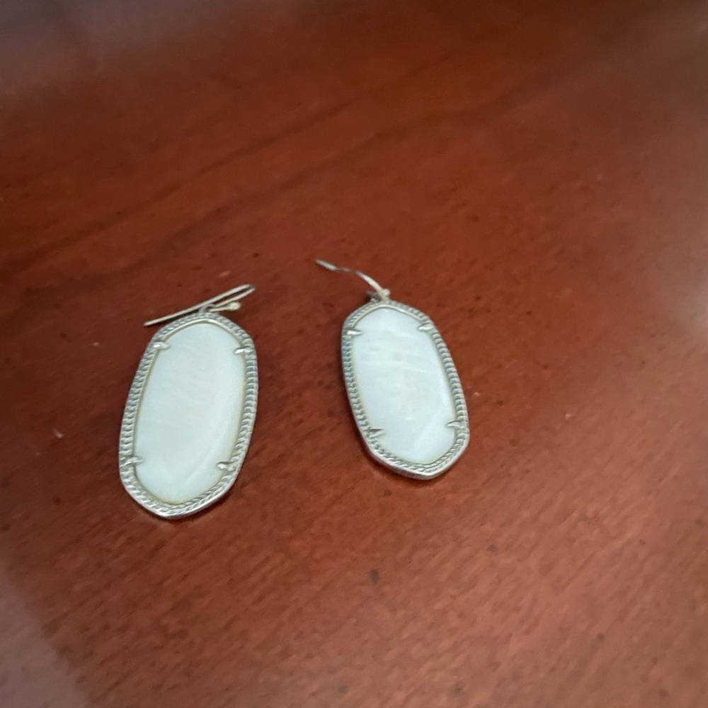 Kendra’s Scott Elle drop earrings